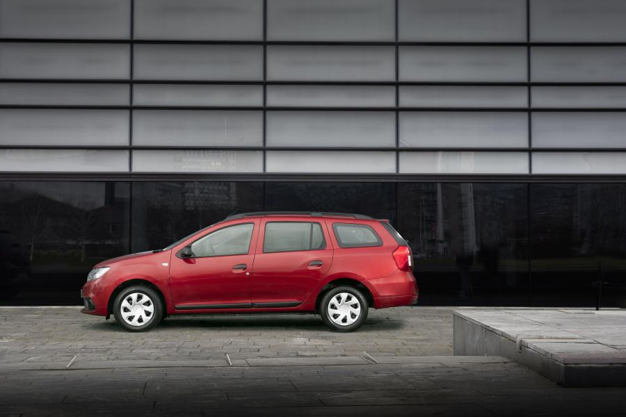 Dacia Logan MCV 2017 года  (UK) (фото 7 из 30)